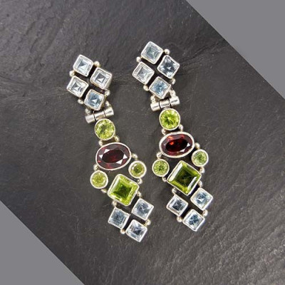 Ohrringe mit Blautopas, Peridot und Granat
