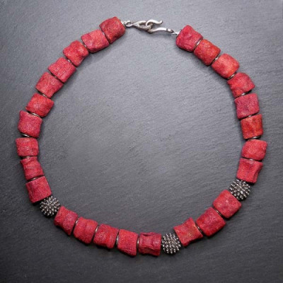 Schaumkorallenkette mit Silberperlen