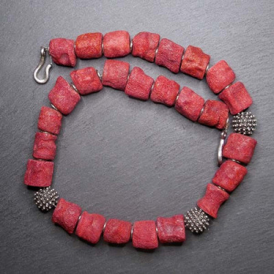 Schaumkorallenkette mit Silberperlen