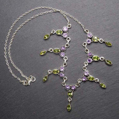 Silbercollier mit Amethyst, Peridot und Blautopas