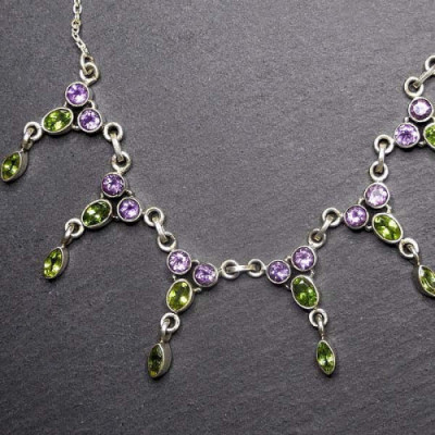 Silbercollier mit Amethyst, Peridot und Blautopas