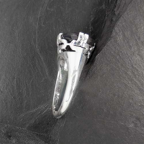 Ring mit grauem Mondstein