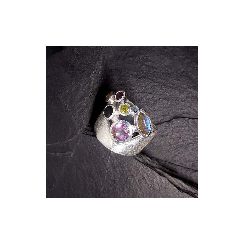 Amethyst Ring mit Labradorit, Onyx und Peridot