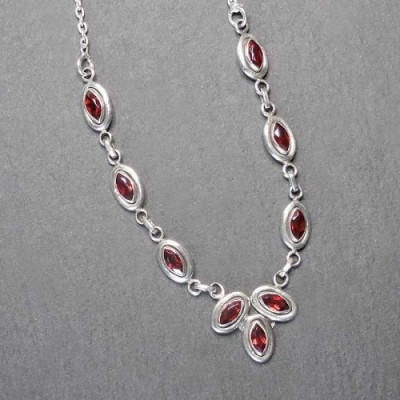 Granat Collier Navette