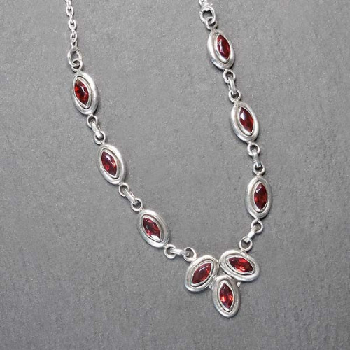 Granat Collier Navette